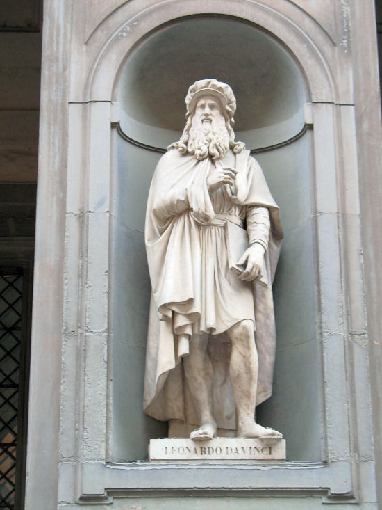 Leonardo da Vinci statue in the Piazzale degli Uffizi, Florence