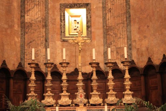   Cross And Candles At Pantheon    - Rome, Italy