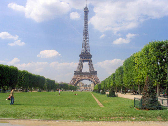 A picture of Eiffel Tower from the South East