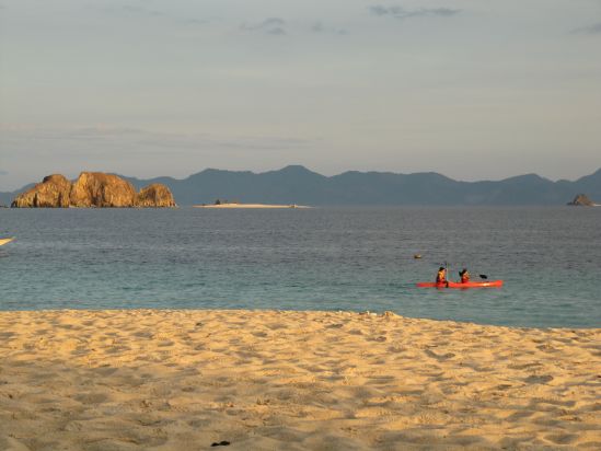 club paradise coron philippines Isla Walang Lang aw canoe picture