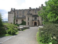 entrance dunvagan castle scotland picture