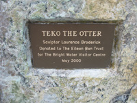 teko the otter statue plaque isle of skye picture