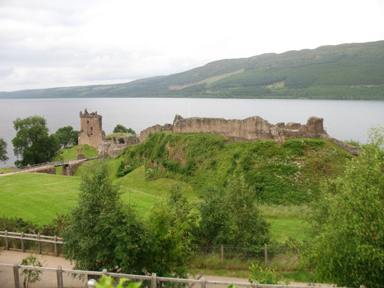urquhart castle scotland picture